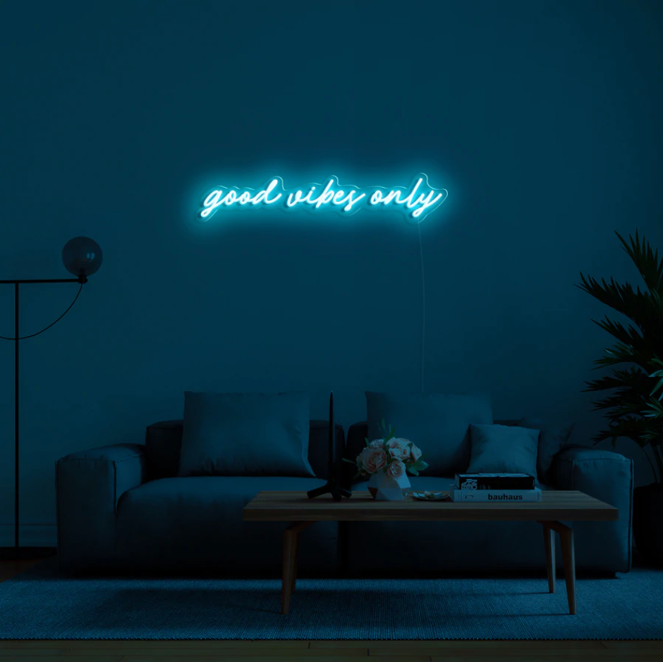"Good Vibes Only" RGB Neon Skilti