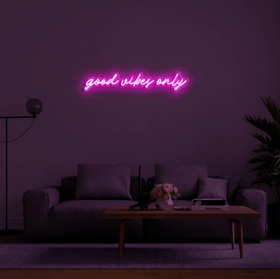 "Good Vibes Only" RGB Neon Skilti